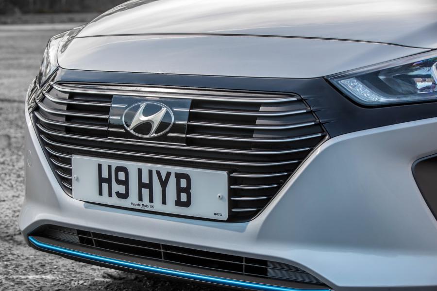 Детали экстерьера Hyundai IONIQ plug-in hybrid (AE) 2017 года  (UK) (фото 12 из 34)